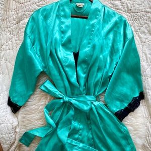 Frederick’s of Hollywood Robe & Chemise Set